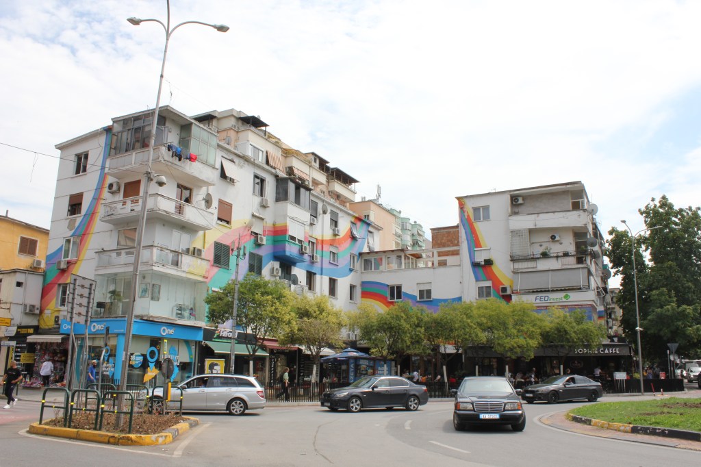 Pirmā pietura. Tirāna.