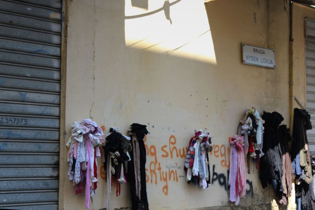 Škodras otra puse un pārdomas par&nbsp;Albāniju.